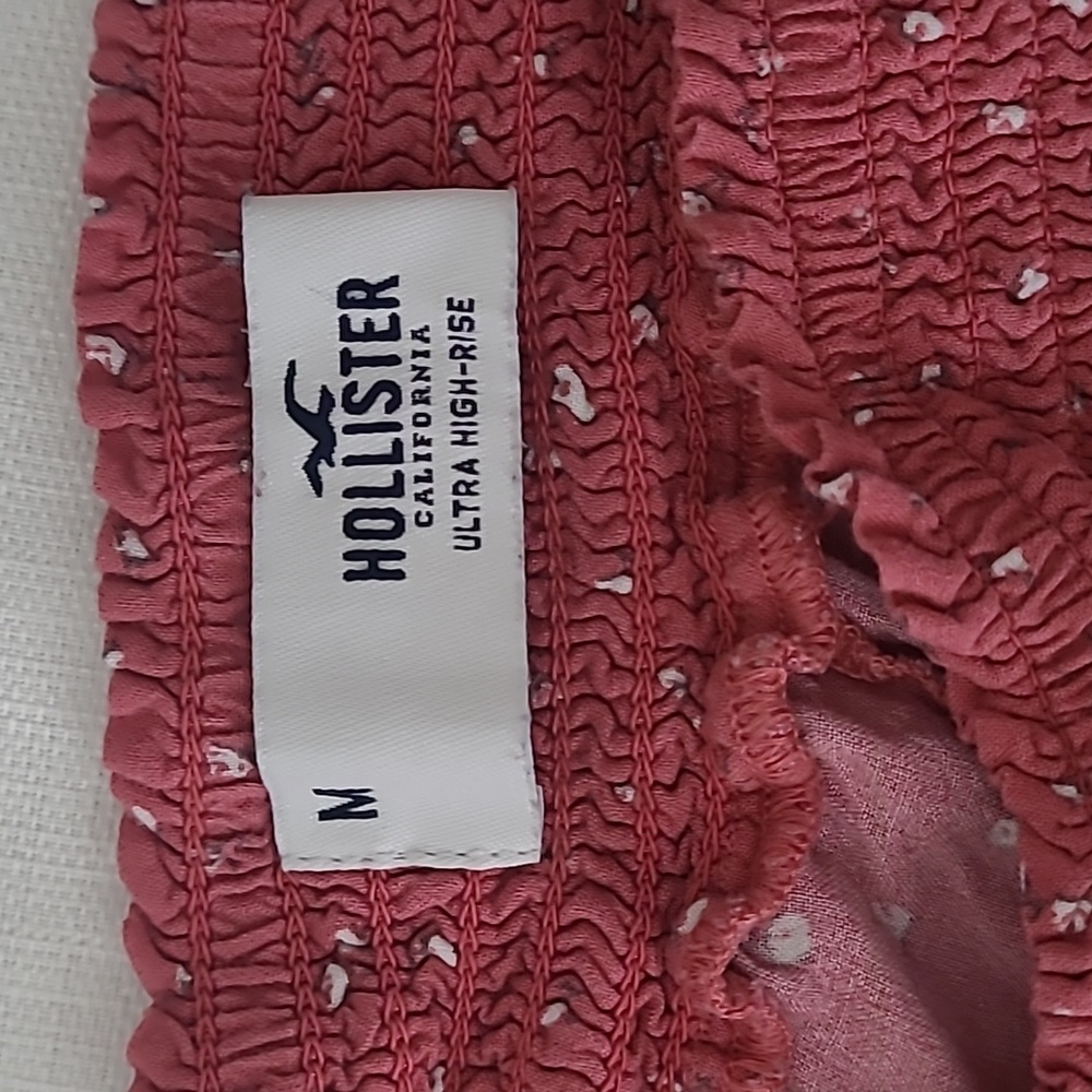 Hollister Ultra High Rise Soft Shorts - Picture 2 of 4